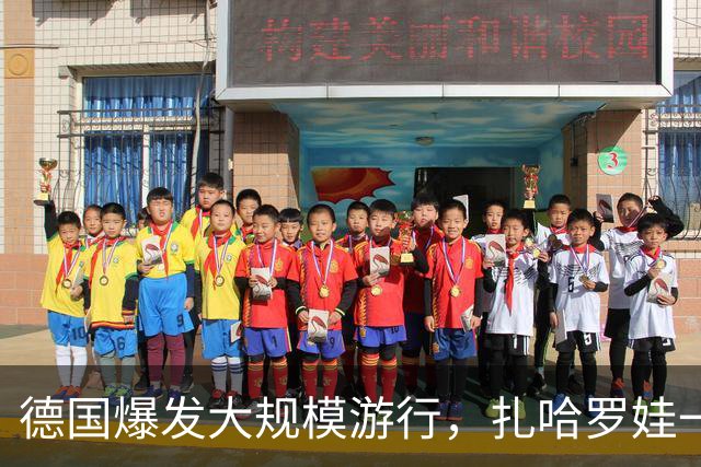 德国爆发大规模游行，扎哈罗娃一句话直戳要害：默茨是乌克兰总理